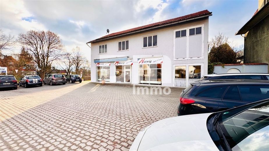 (R)eserviert!Laden-/Büro-/Lagerkomplex 
mit 300 m² Nutzfläche und Parkflächen – Parkflächen