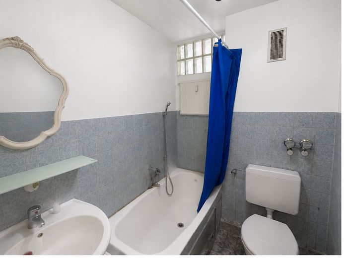 बालकनी सहित आधुनिकीकृत अपार्टमेंट – Badezimmer