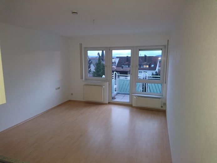 Helle schicke 2 Zimmer oberste Wohnung mit EBK u. tollem Bad in Filderstadt-Bernhausen – Wohnzimmer