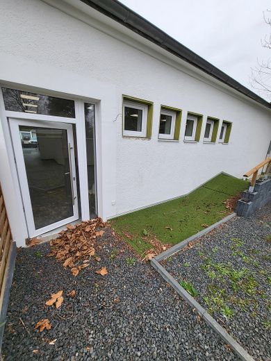 2 Einmalige Ladenlokale in stark frequentierter Lage mit ca. 280 m2 und 103 m2 Gewerbefläche – weitere Ansicht