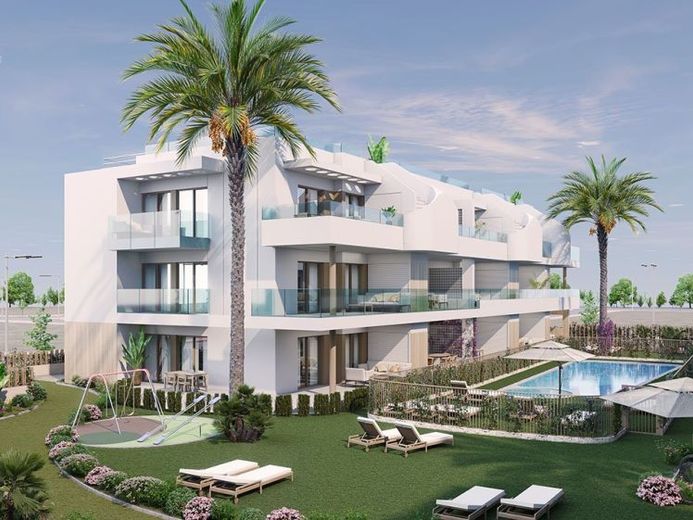 Splendidi appartamenti attici con 2 camere da letto, 2 bagni, terrazza sul tetto, posto auto in garage sotterraneo e piscina condominiale – Foto 1