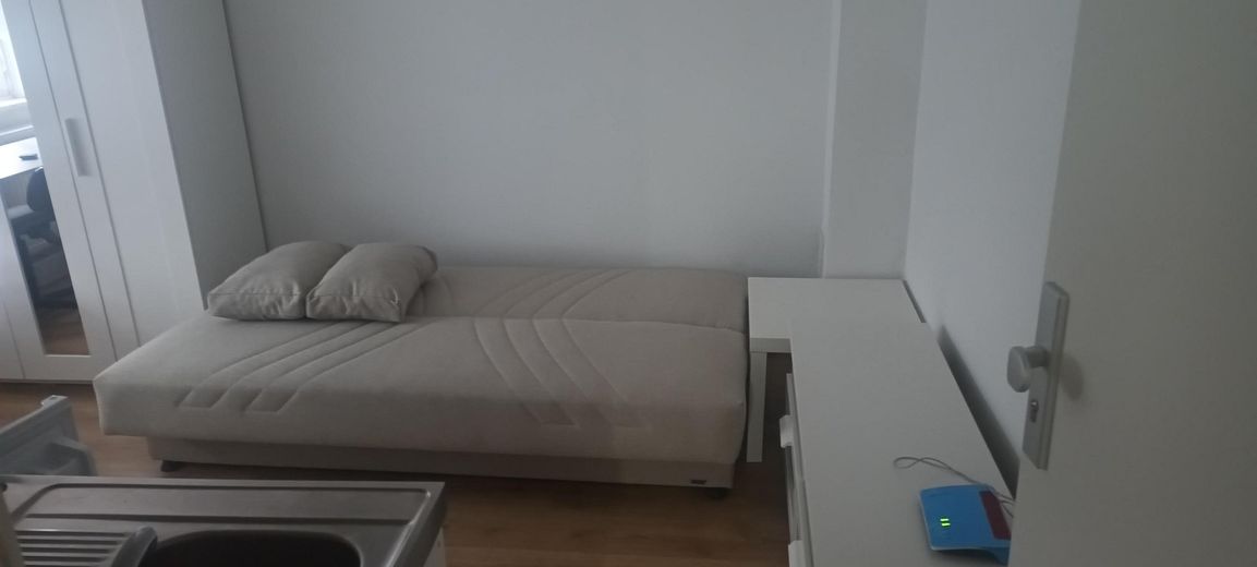 Kernsanierte Souterrain Wohnung möbliert – Foto 1