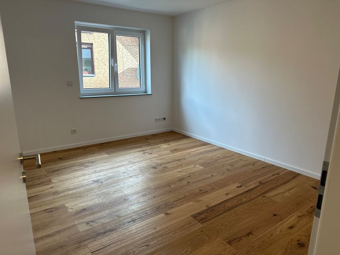 Appartamento di 3 locali disponibile subito con grande terrazza a sud e giardino – Schlafen 2