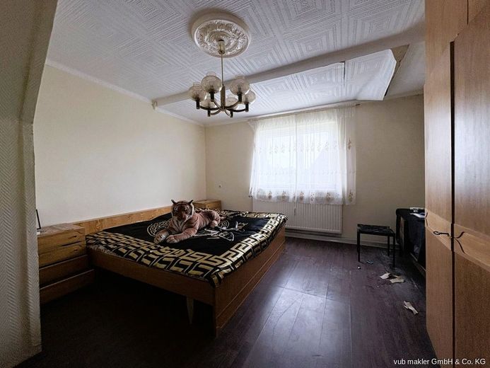 Zweifamilienhaus in Rehau mit großzügiger Wohnfläche und vielseitiger Nutzung – VUB0002431-13