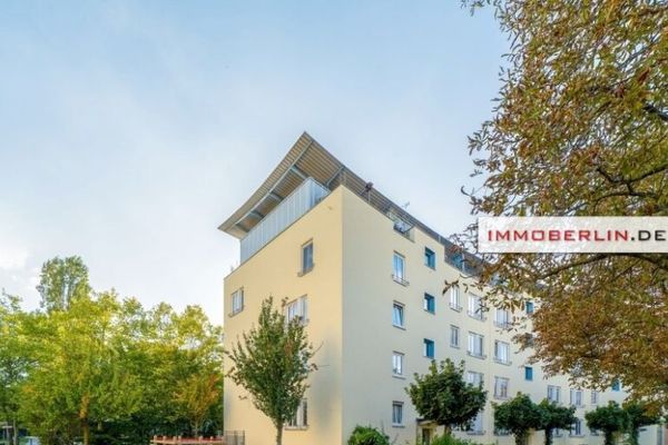 IMMOBERLIN.DE - Top-Investment! 3 Vermietete Dachgeschoss Wohnungen inklusive Garagen