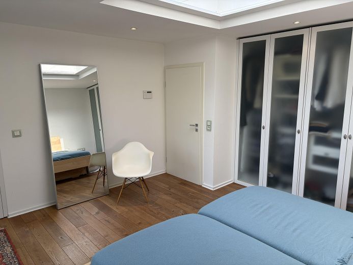 Traumhafte zeitgenössische Immobilie in der ruhigen Villenkolonie Kleinmachnow – Schlafzimmer 1.OG