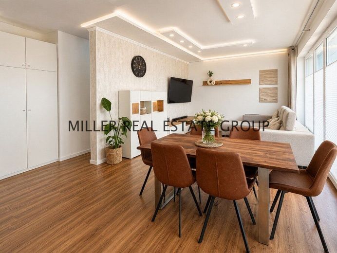 Moderne 4-Zimmer-Erdgeschosswohnung mit Privatgarten, Terrasse &amp; zwei Tiefgaragenstellplätzen! – offener Wohnbereich