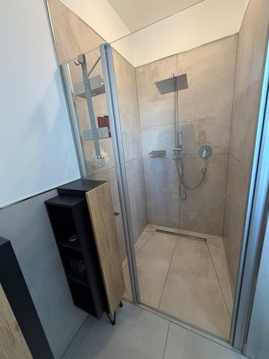 Luxus-Penthouse mit A+ Energiebilanz, Klimaanlage & Restgewährleistung bis 2027 – Bad/Dusche