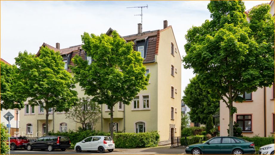 Potenzial für`s Kapital: Solides, ausbaufähiges und attraktives Mehrfamilienhaus in schöner Lage – Ansicht von der Straße