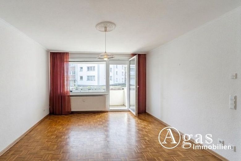 Vermietete 2-Zimmer-Wohnung mit Balkon in Charlottenburg – Wohnzimmer