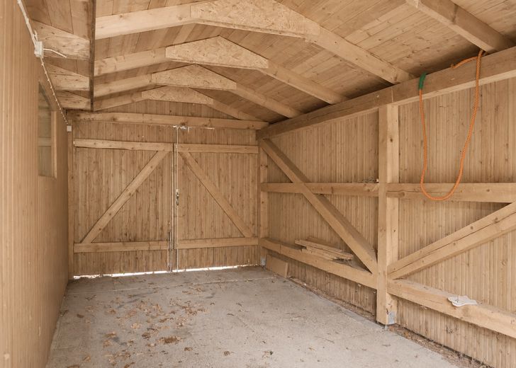 Freistehendes Walmdachbungalow – 213 m² Wohnfläche, großes Grundstück & viel Privatsphäre – Garage