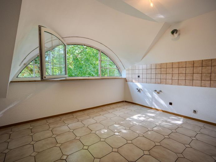 Großzügige 3-Zimmer-Maisonette-Wohnung mit ca. 120 m² in Zirndorf-Weiherhof – sofort bezugsfrei – Foto 4