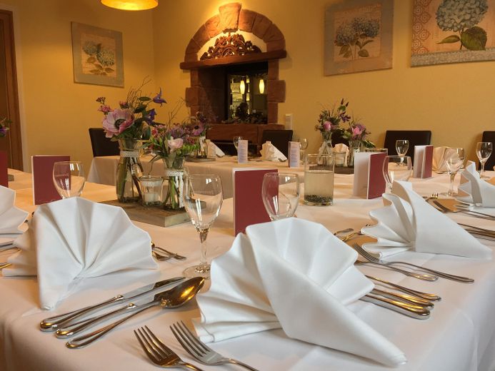 Restaurant mit Veranstaltungsraum, traumhaften Biergarten und Wirtewohnung zu verpachten – Nebenzimmer