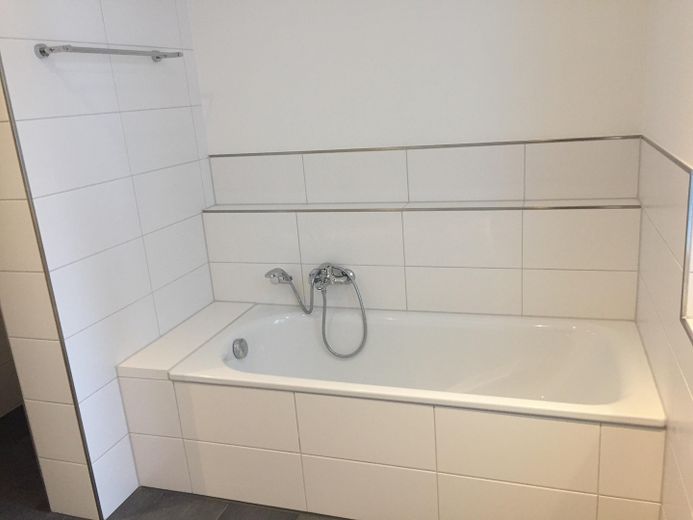 Bad mit Badewanne