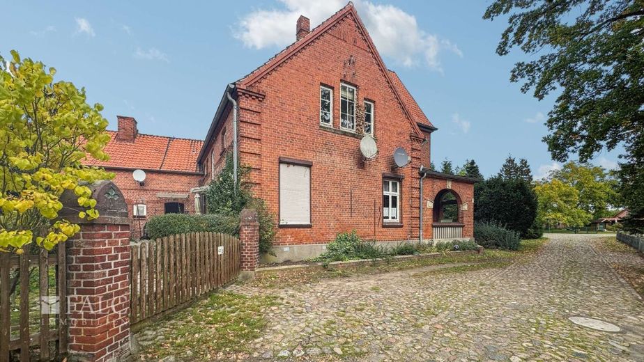 Großes Landhaus mit Einliegerwohnung, Stallungen, Koppeln &amp; Flusszugang auf 6.640 m² Traumgrundstück – Hausansicht