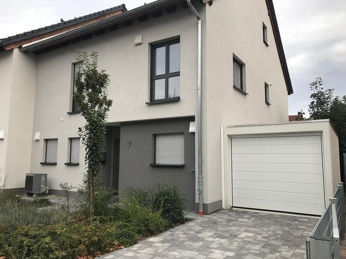 VIVIENDA ENERGÉTICAMENTE CONSCIENTE:  A+ Amplia casa pareada en Ludwigshafen ¡SIN COMISIÓN DE AGENCIA! – Foto 2