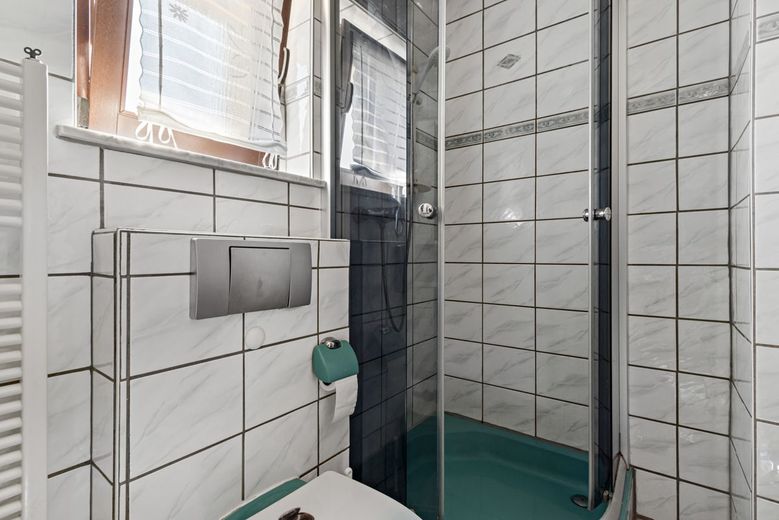 Der Lottogewinn unter den Reihenhäusern im Süden von Halle! – Badezimmer OG
