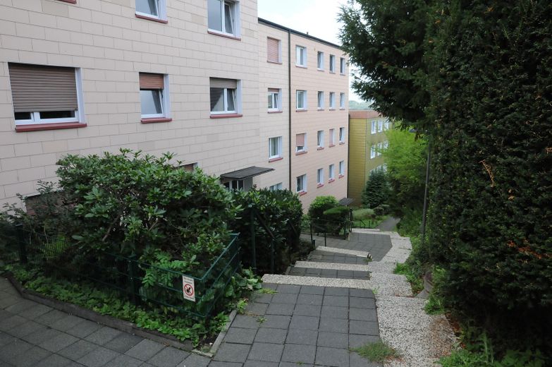 Zentral wohnen mit Wellness-Komfort – Zugang zum Hauseingang