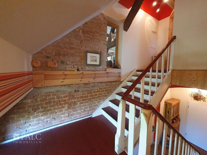 *Historisch und gemütlich mit viel Platz* - FALC Immobilien – DG Treppenhaus