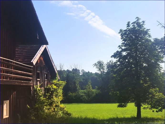 ***   FESTPREIS: 250.000,- EUR   ***
Liebhaber-Sacherl in Alleinlage - ca. 6.500 m² Grund 
am Mühl-/ Prienbach - südlich von Stubenberg – Das Haus mit einer märchenhaften Aussicht auf Wiesen und Wälder