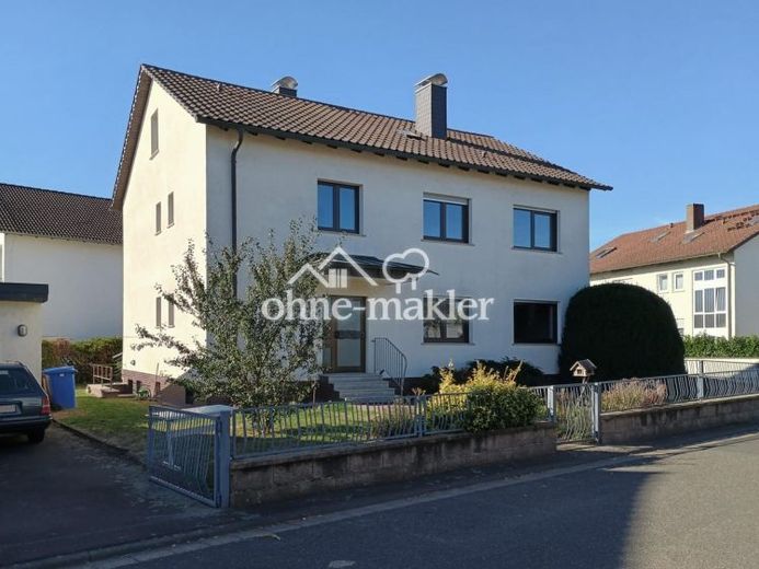 Luminoso appartamento ristrutturato di 4 locali (1° piano) con cucina e balcone esposto a sud in posizione tranquilla a Kleinostheim – Foto 1