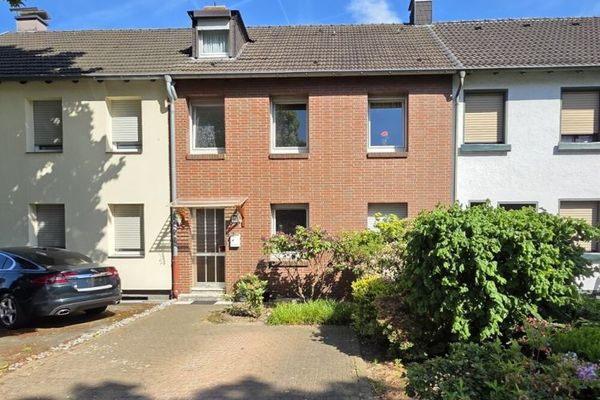Gepflegtes Reihenmittelhaus mit Garten, Terrassenüberdachung und Stellplatz in Viersen-Dülken