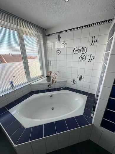 Traumhaftes LOFT mit großer ELW und gehobener Ausstattung wartet auf den klugen KÄUFER! – 16 Eckwanne