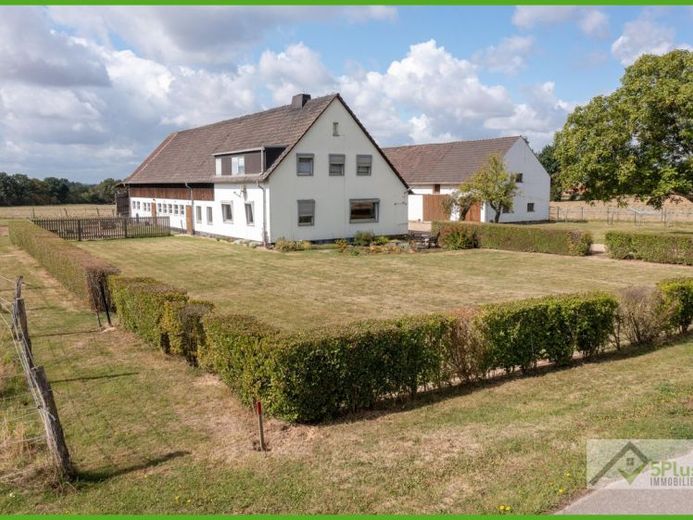 + 5PLUS + KÄUFERPROVISIONSFREI + EHEMALIGER BAUERNHOF MIT REICHLICH POTENTIAL IN JÜLICH +++ – Foto 1