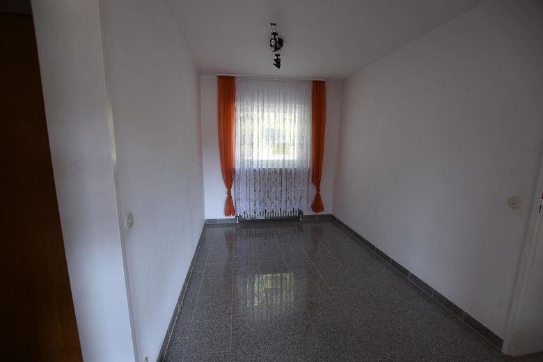Charmantes Einfamilienhaus in idyllischer Lage, provisionsfrei ! – Garderobe EG