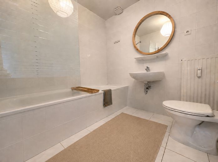 De particulier : appartement moderne, libre, très bien entretenu, de 2 pièces, en copropriété sur 2 niveaux, dernier étage à Marienthal – Photo 14
