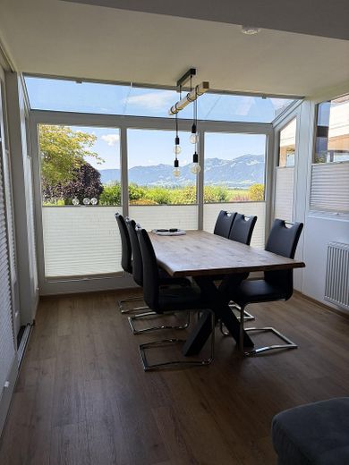 Modernisierte 3-Zimmer-Wohnung mit traumhaftem Bergblick – Wintergarten