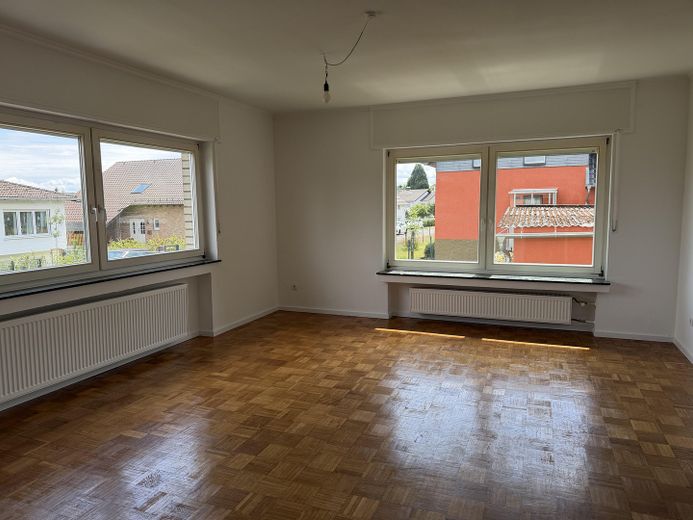 Freistehendes Einfamilienhaus mit Einliegerwohnung und großen Garten mit altem Baumbestand – Foto 15