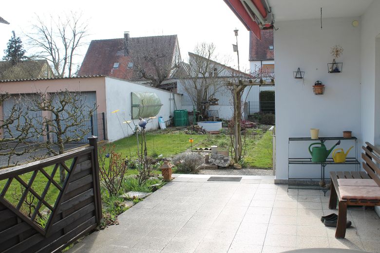 Gepflegtes Zweifamilienwohnhaus in Wilburgstetten mit vielfältigen Nutzungsmöglichkeiten – Sonnenterrasse EG