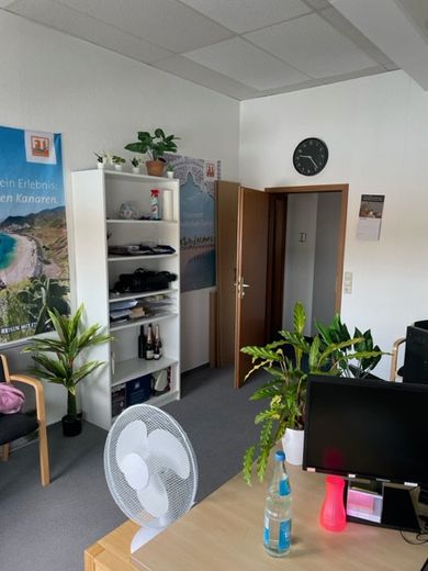 günstiger Büroraum in Gemeinschaftsbüro im Industriegebiet Leonberg an der Autobahn – Büro 8