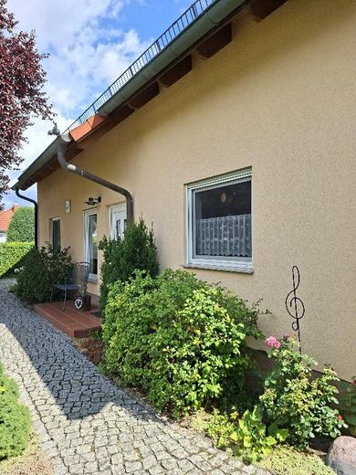 Merkezi ve sakin konumda geniş müstakil ev – im Vorgarten