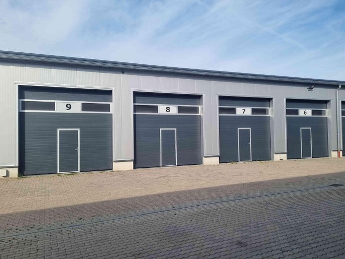 Kompakte Lagerhalle mit 55qm in zentraler Lage zu Vermieten! – Elektrische Industrietore