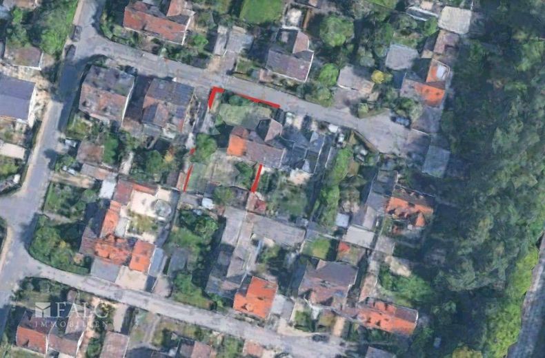 Großes Einfamilienhaus mit 634 m² Grundstück, Garage und viel Potenzial – Grundstück
