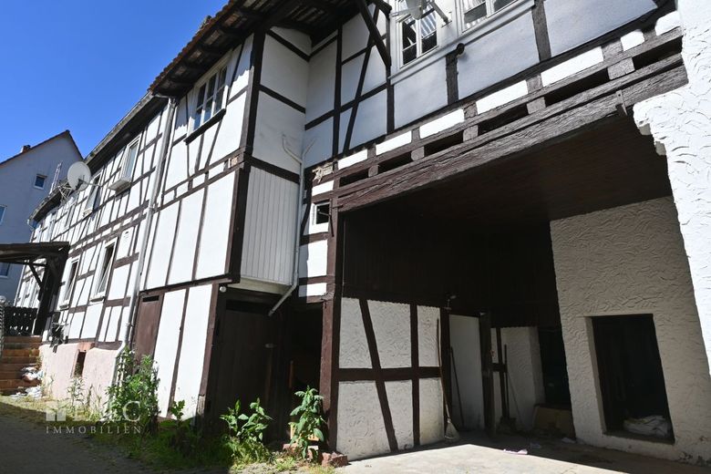 Ein komplettes Haus für Ihre Kapitalanlage oder Beruf !! – Außenansicht