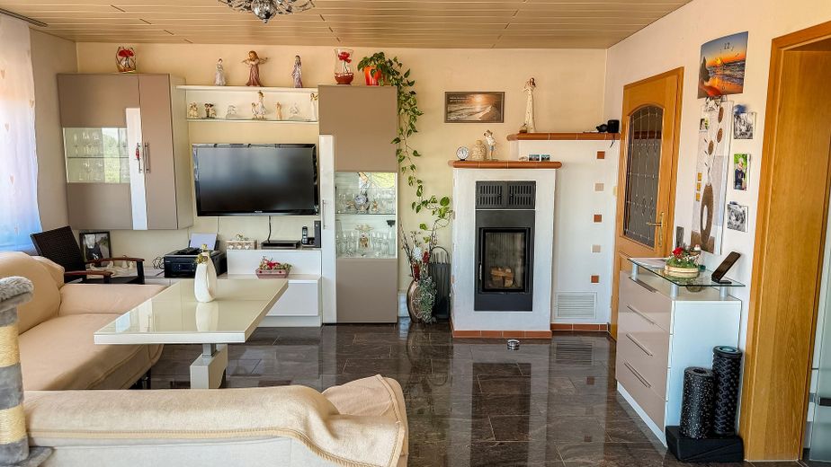 EFH mit Einlieger, Doppelgarage, Werkstatt, unverbaubarer Aussicht, Toplage u. Provisionsfrei – Wohnen EG
