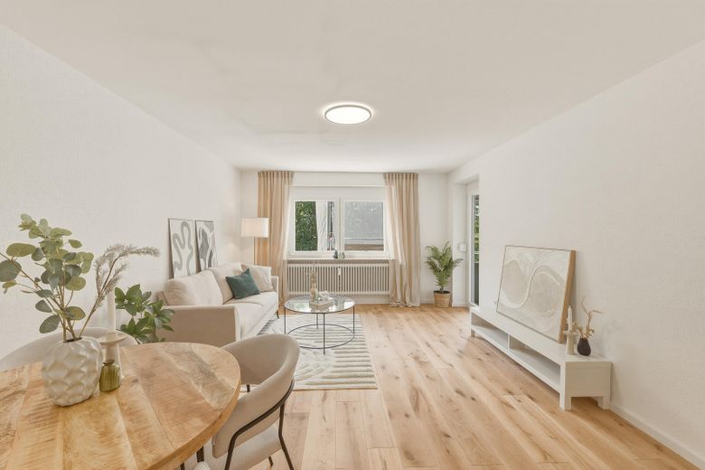Sofort bezugsfreie, ohne Provison 2-Zimmer-Wohnung in Reutlingen – Wohn- / Essbereich