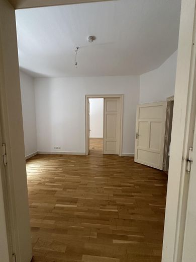 Erstbezug, neu sanierte 4 Zimmerwohnung Nähe Wilhelmsplatz – Zimmer