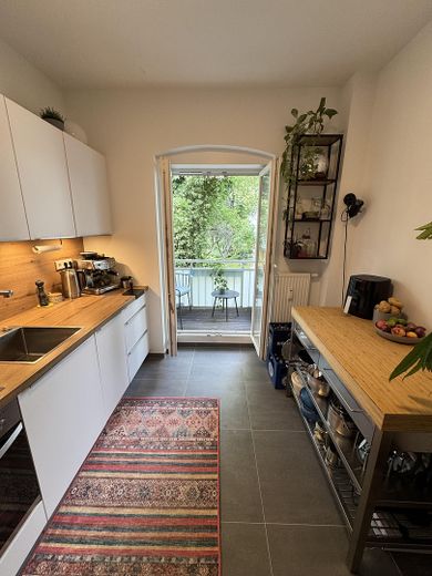 Bezugsfreie 2-Zimmer-Wohnung in Prenzlauer Berg mit EBK & Balkon – Küche