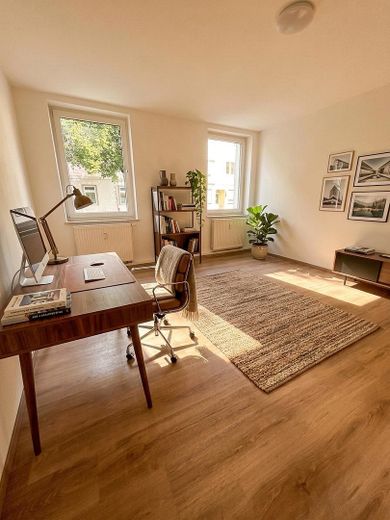 4 helle Zimmer | 87,9 m² | Offene Wohnküche + Gäste-WC – Musterbeispiel