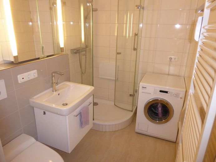 Well-laid-out apartment with a view of the greenery, top energy efficiency, top condition – Badezimmer