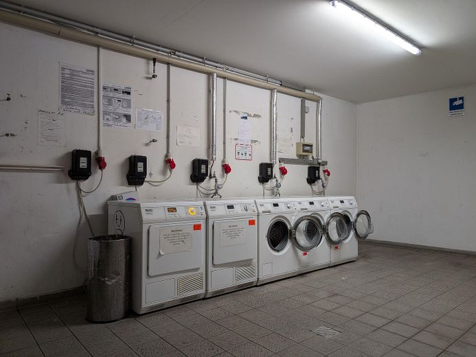 Clever investieren oder selbst einziehen – attraktives Studio-Apartment zum Kauf – Waschraum