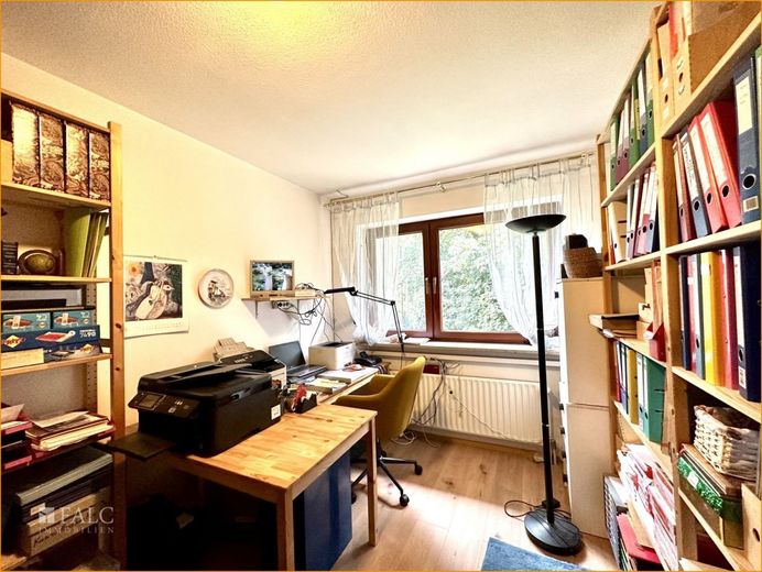 Büro/ Kind neben Bad- 1. OG