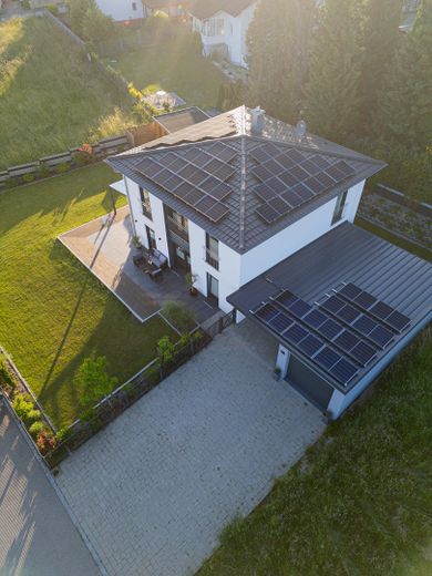 Anwesen, Auffahrt, PV-Anlage