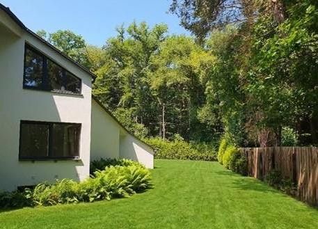 Renoviert & provisionsfrei: Lichtdurchflutete, moderne Villa auf Traumgrundstück – Haus / Garten