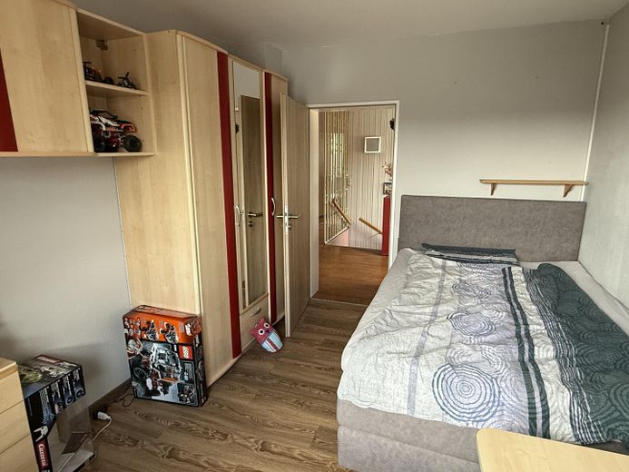 Przestronny dom jednorodzinny w topowej lokalizacji na sprzedaż od osoby prywatnej – Schlafzimmer 3