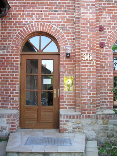 Modern und Gemütlich, Pendlerwohnung, 1-Raum Appartement im Denkmalhof, komplett ausgestattet – Hauseingang